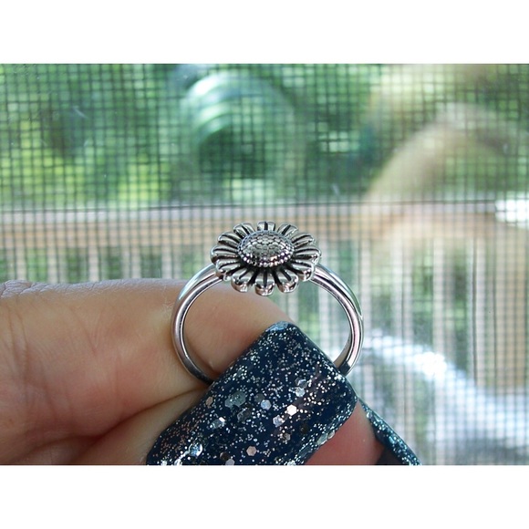 925 STERLING SILVER Dainty Little Sunflower Ring - Picture 8 of 16